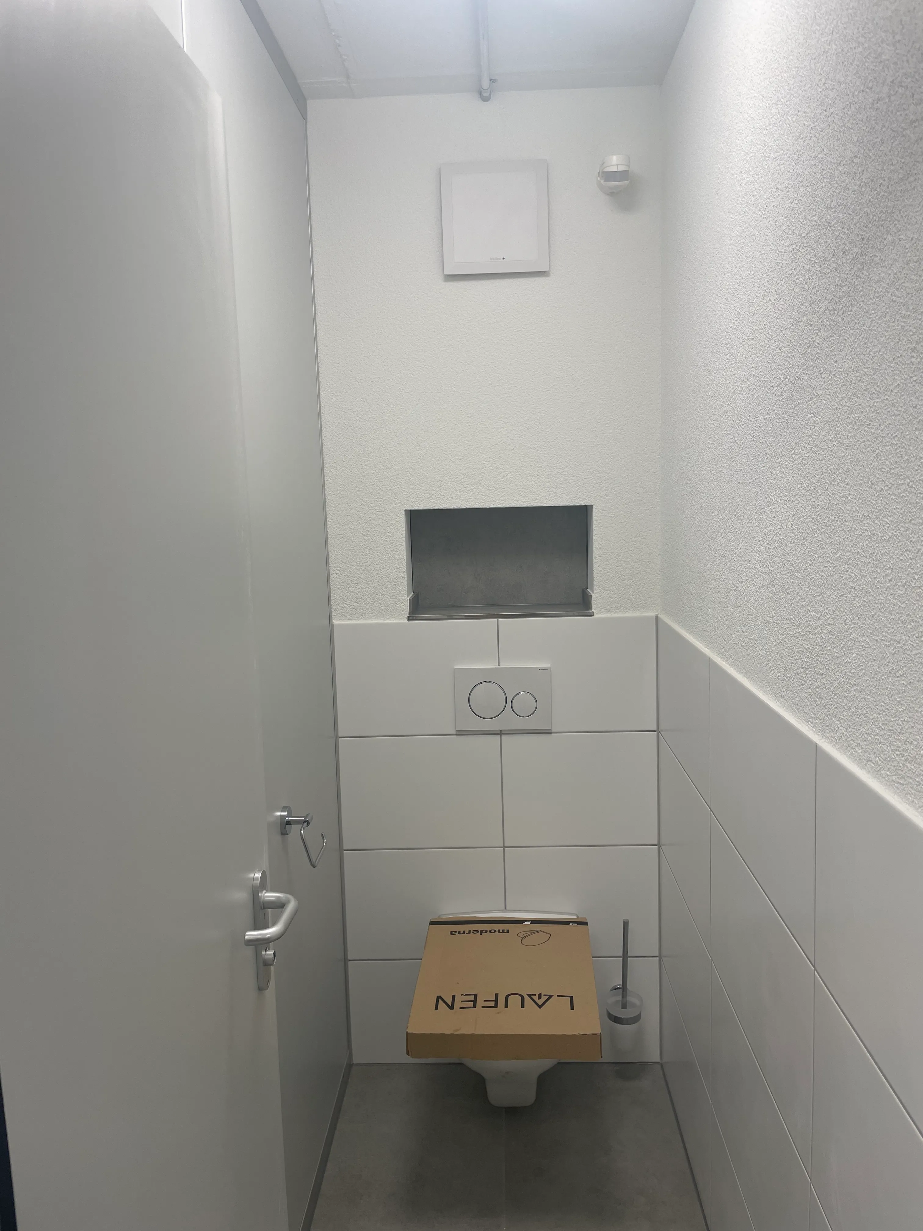 Toilette im Gewerbegebäude