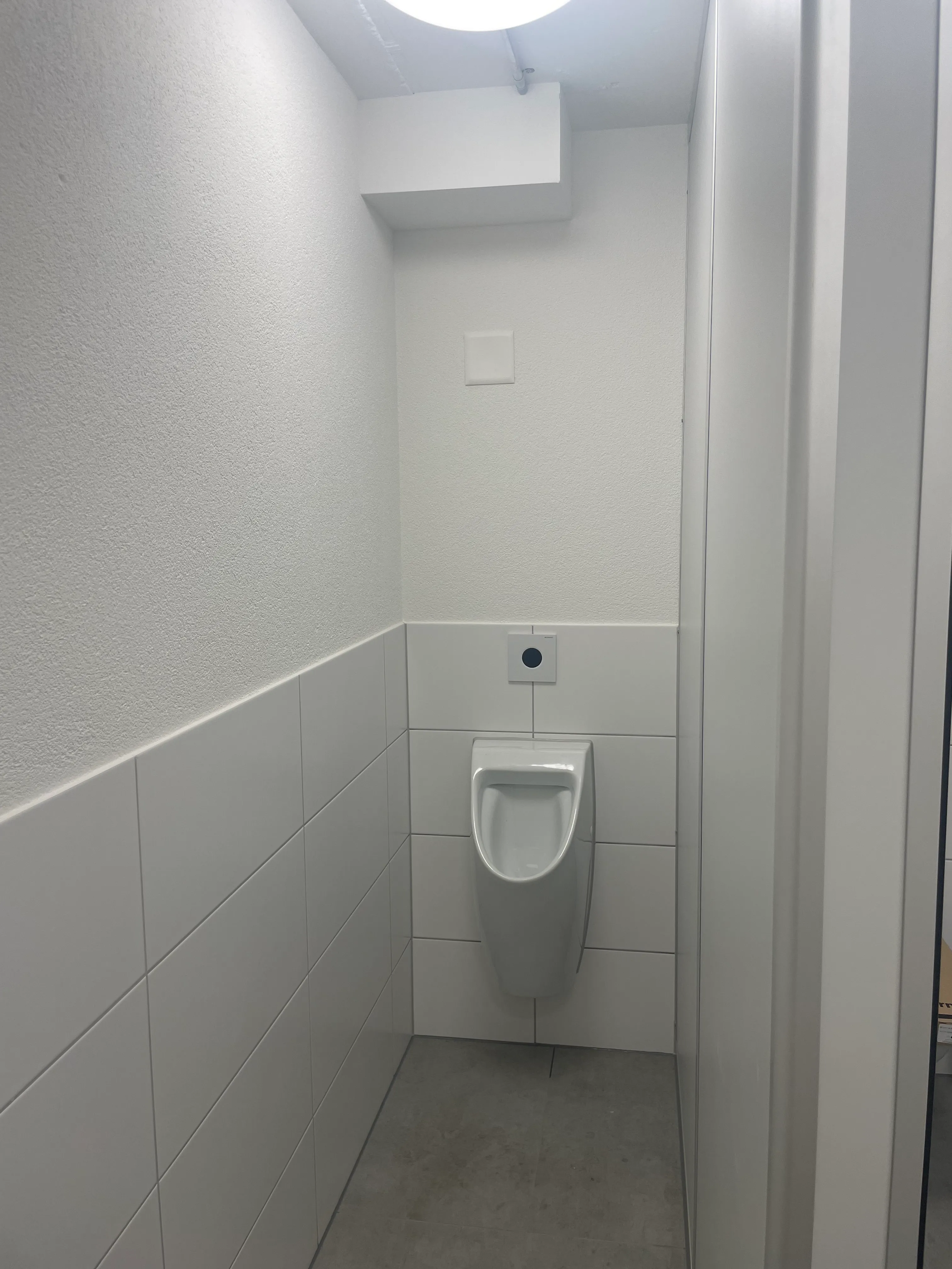 Toilette im Gewerbegebäude