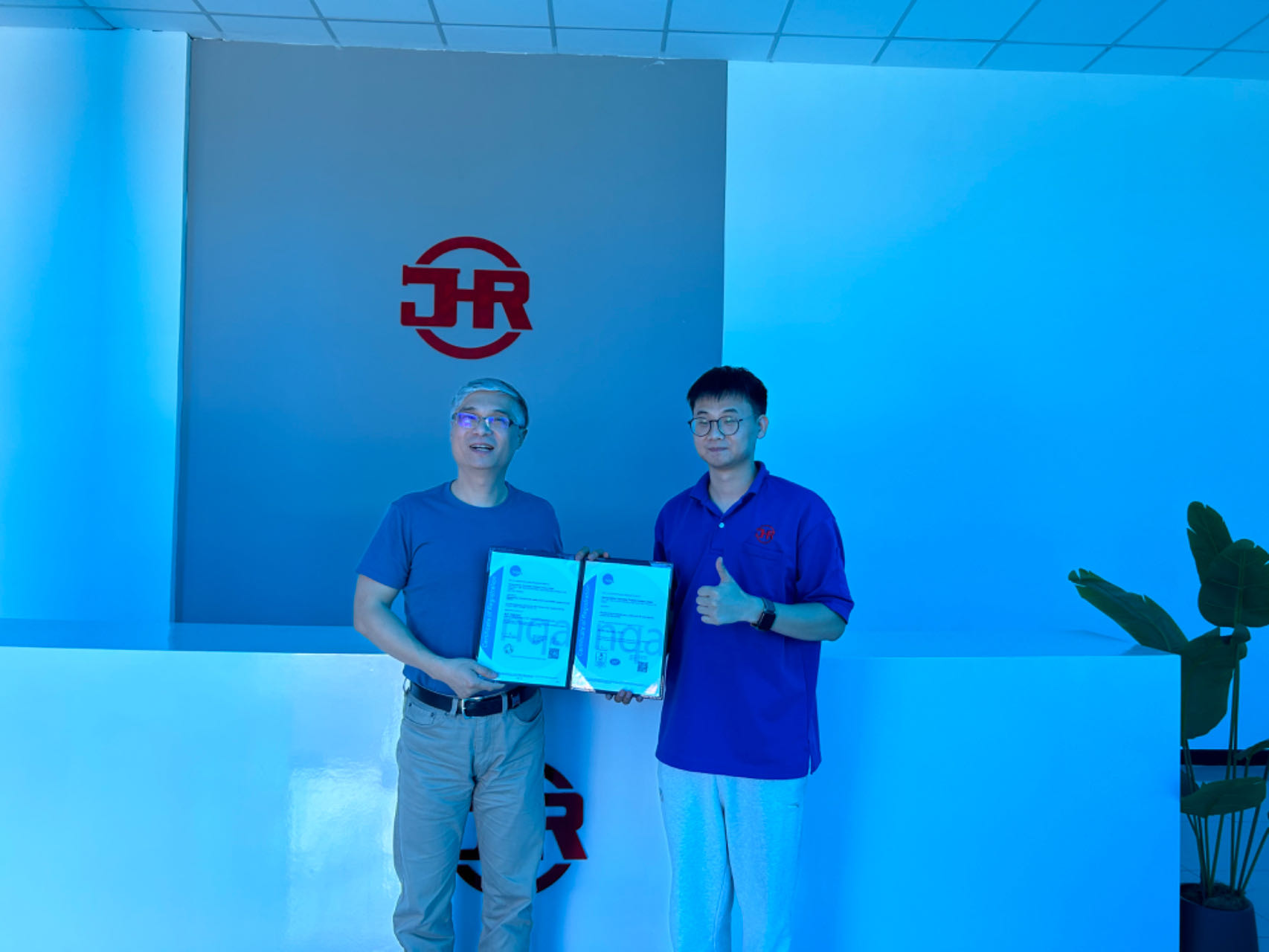 JR Electronics Thailand receiving their TS16949 Certificate
