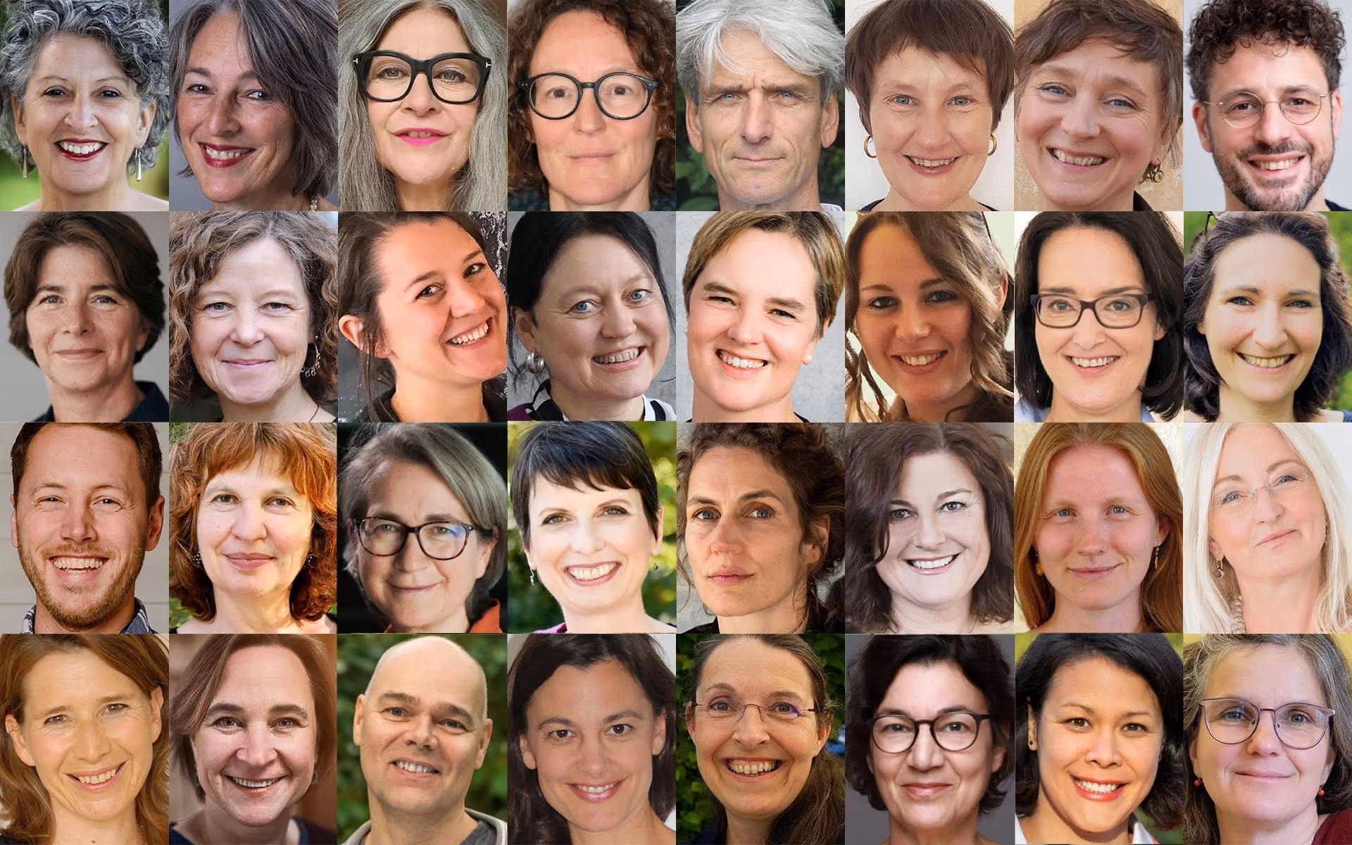 Collage aus 35 Porträtfotos lächelnder Menschen unterschiedlichen Geschlechts und Alters vor verschiedenen Hintergründen.