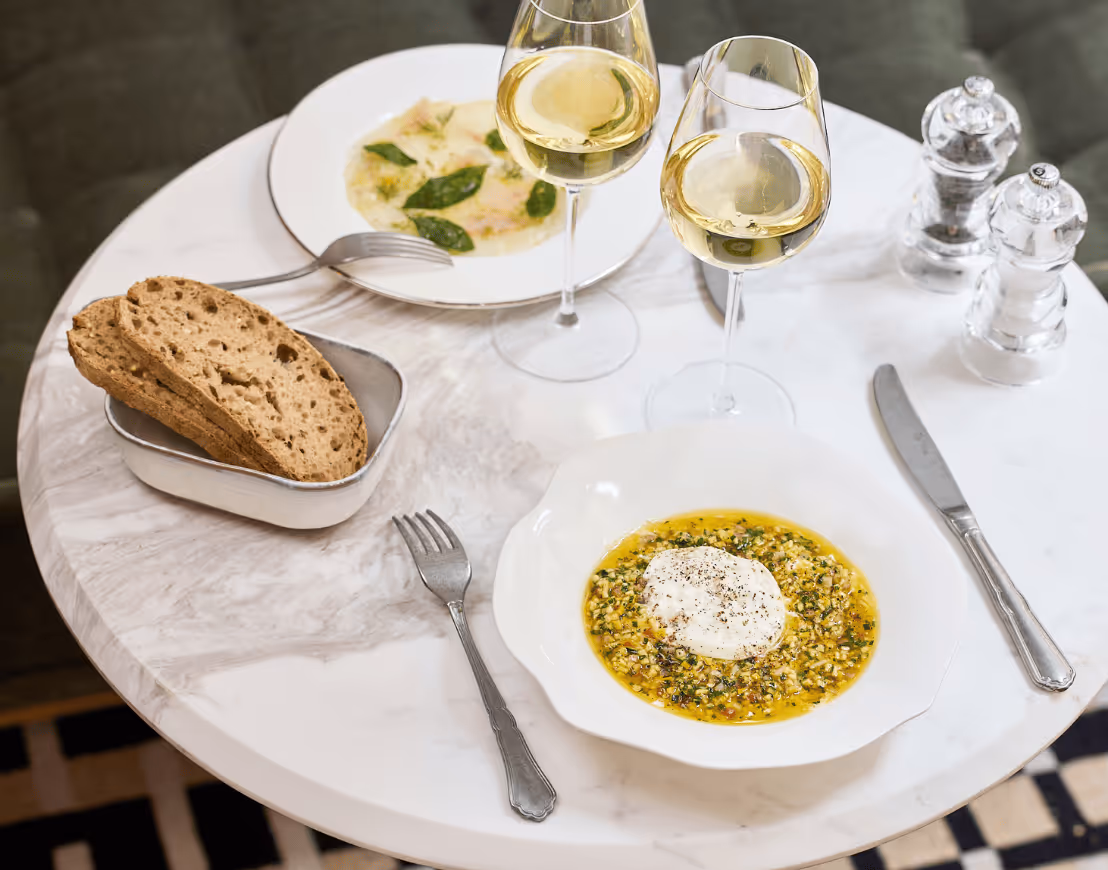 Restaurant au sein de l'Hôtel Noucha, à Paris