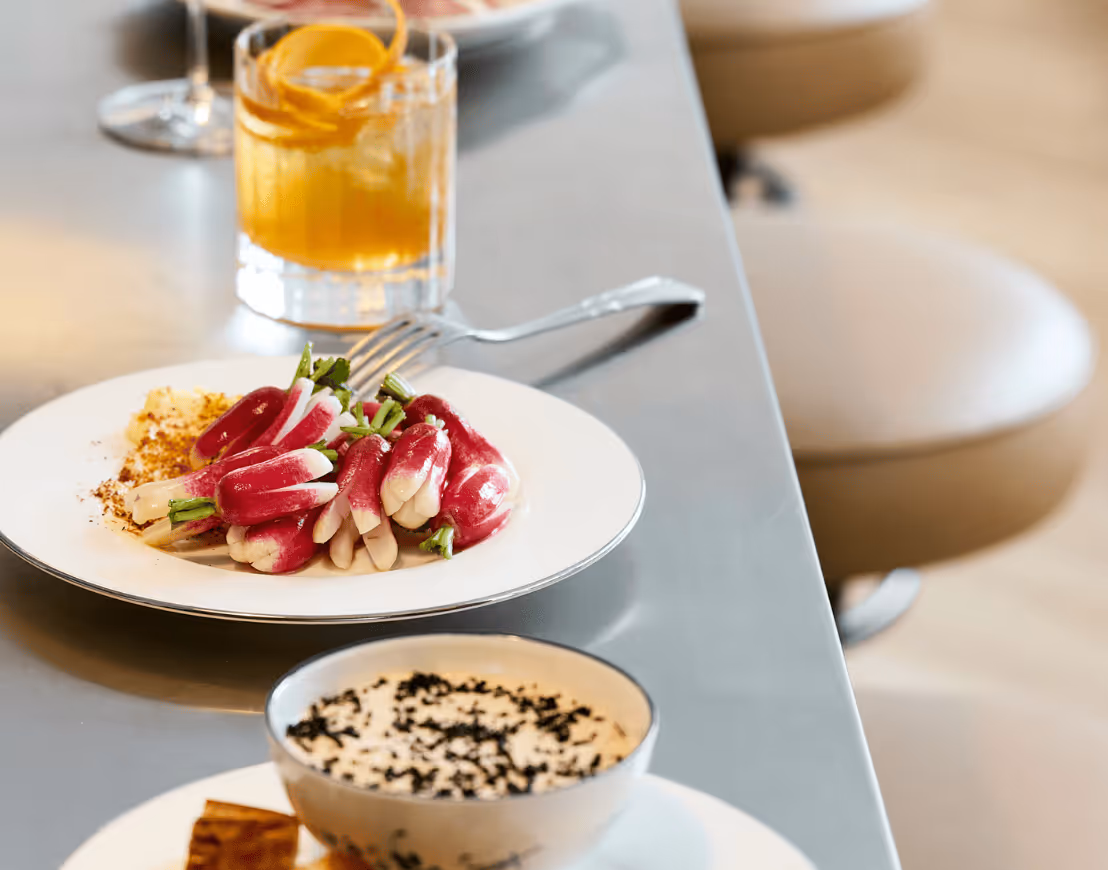 Bar élégant à Paris 16 au sein du Restaurant et Hôtel Noucha Auteuil 
