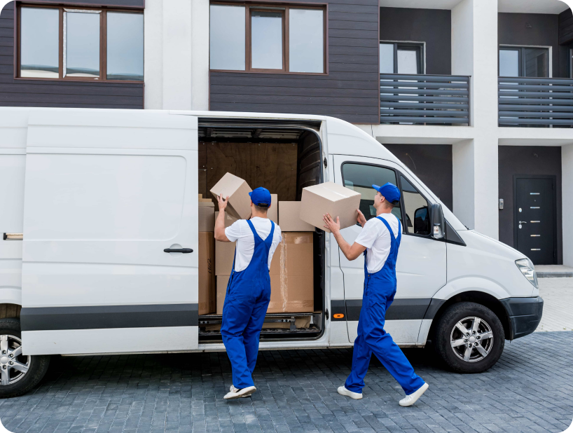 Un homme noir déplaçant des meubles avec l’aide de déménageurs professionnels, symbolisant l’efficacité et l’organisation des services pour les déménagements résidentiels à Bois-des-Filion.