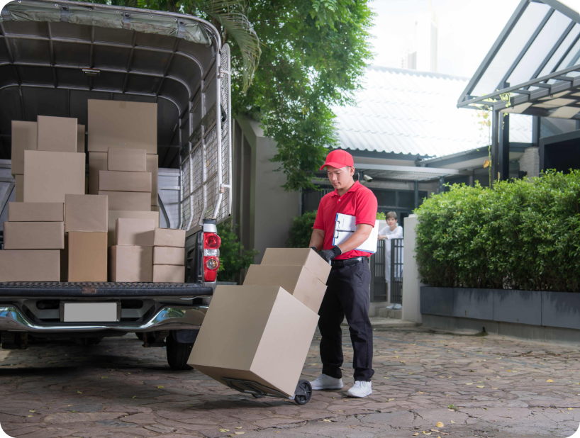 Un homme noir déplaçant des meubles avec l’aide de déménageurs professionnels, symbolisant l’efficacité et l’organisation des services pour les déménagements résidentiels à Bois-des-Filion.