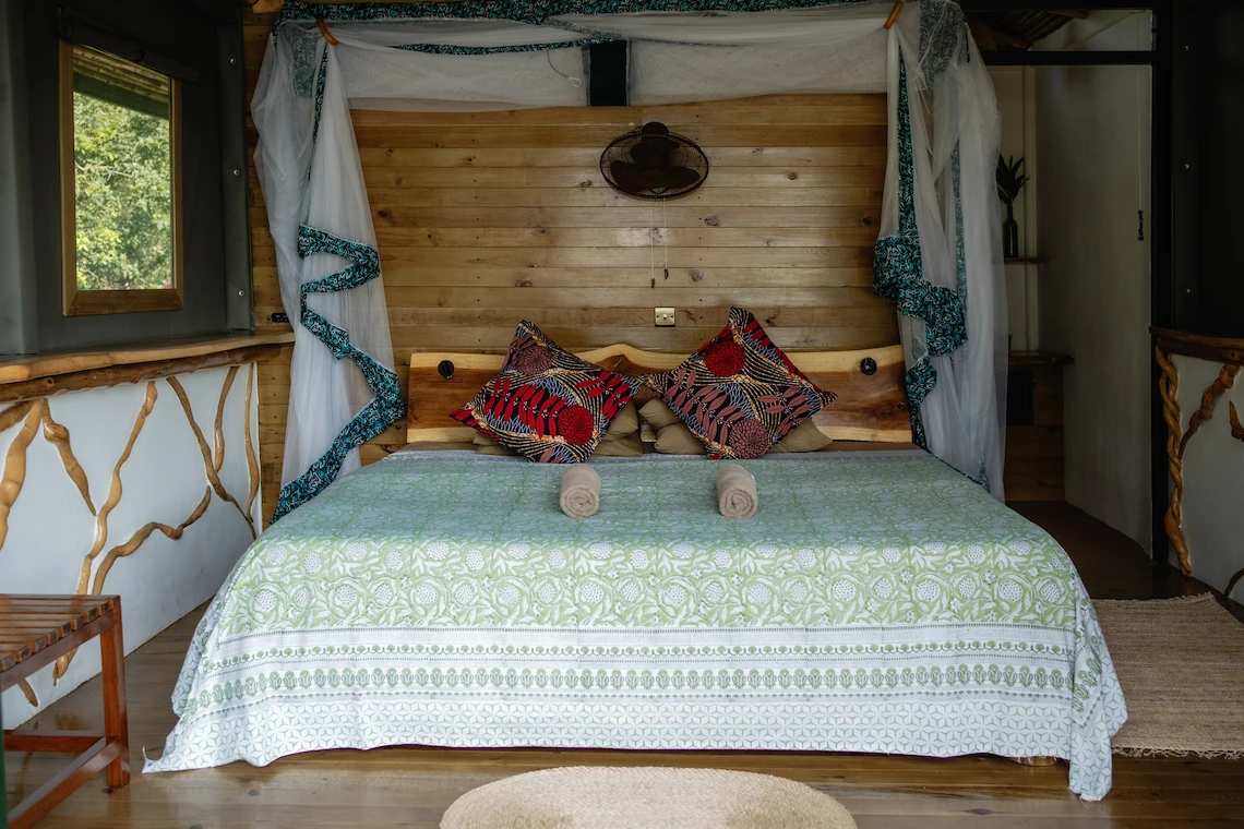 En-suite cabins with natural touches and en-suite bathrooms including private views across the River Nile.