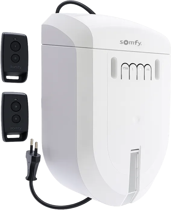 Moteur de volet roulant blanc Somfy avec deux télécommandes et câble d'alimentation.