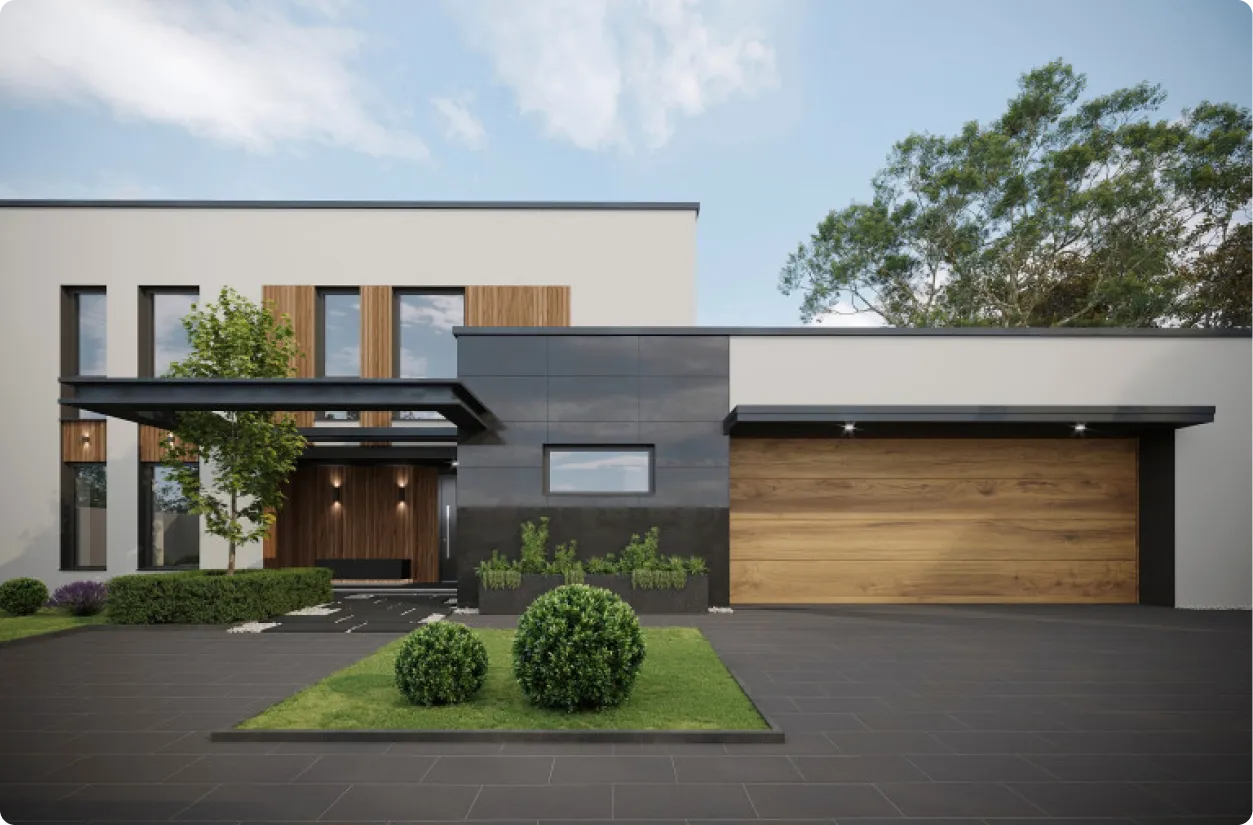 Façade d'une maison moderne avec garage en bois, murs blancs, panneaux noirs et jardin soigné.