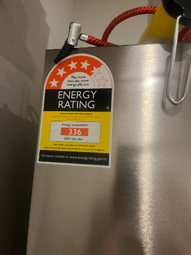 Energy rating label featuring a star rating system and energy consumption of 336 kWh per year.