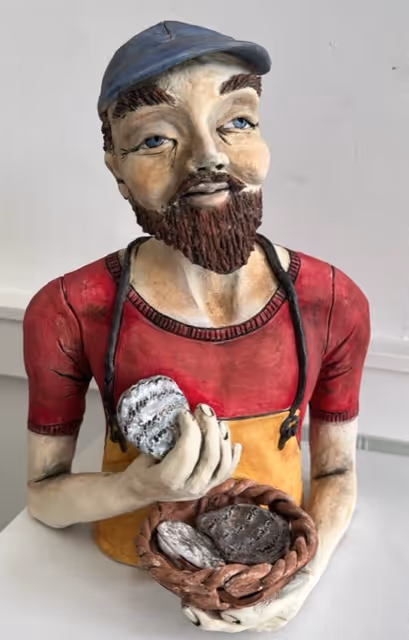  Fisherman, ceramic sculpture, 35 x 25 x 20 cm