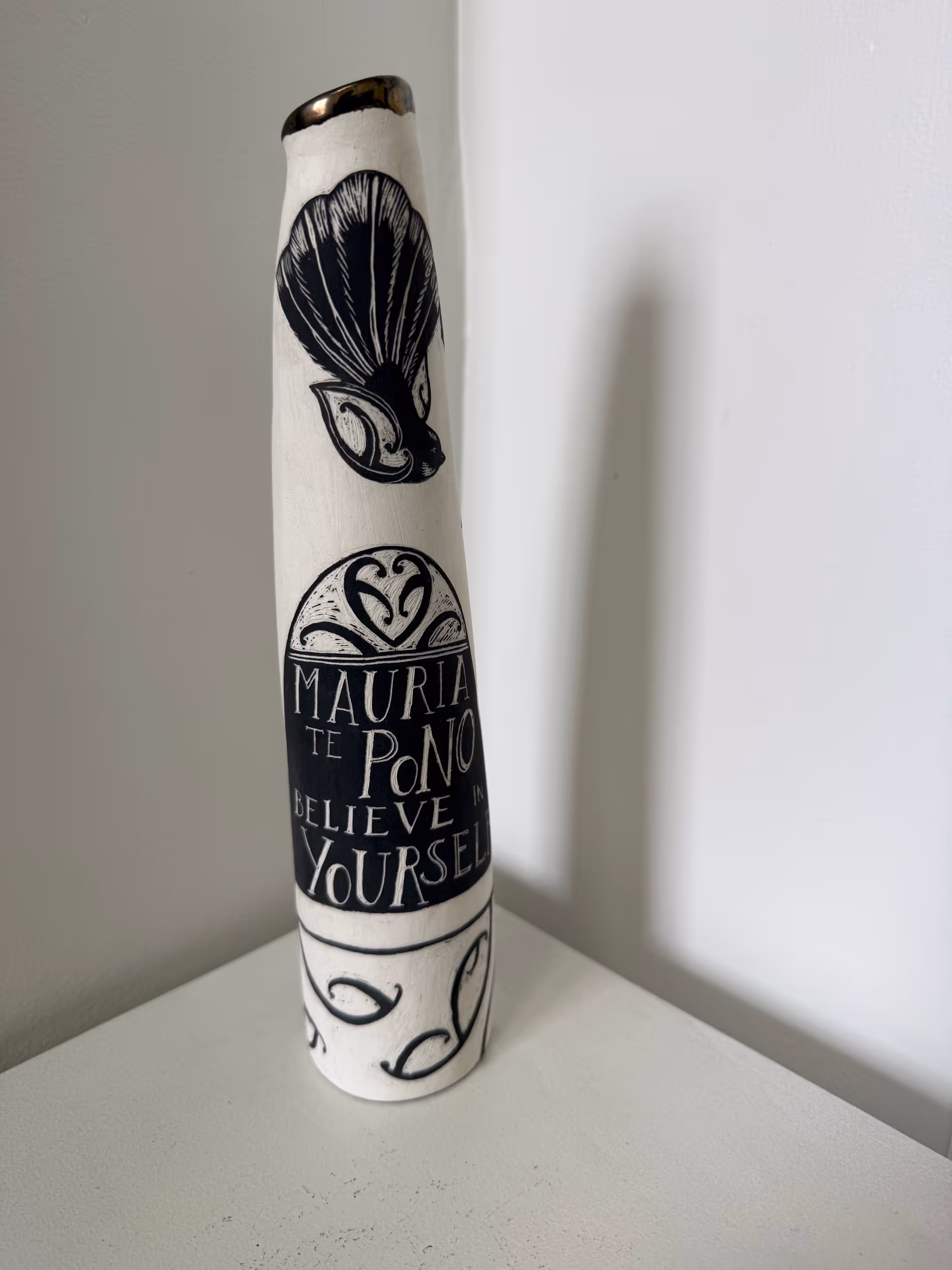 'Mauria Te Pono' 27 cm h x 6cm d base