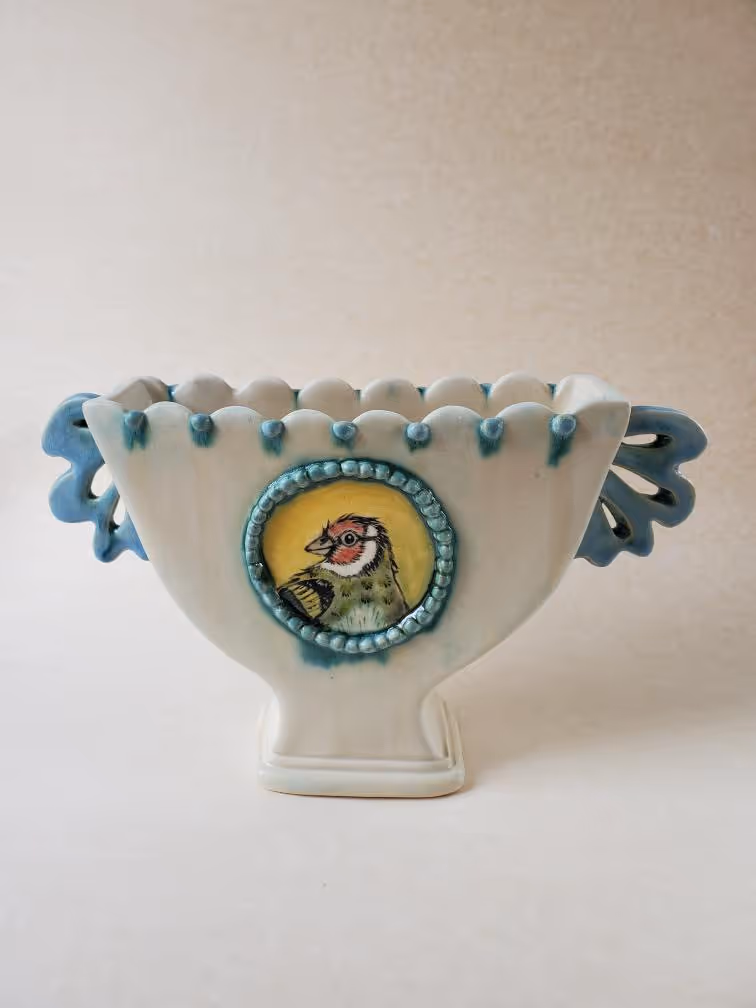 Kourarini (goldfinch) on a Fancy Vase (175mm × 300mm × 50mm) ceramic