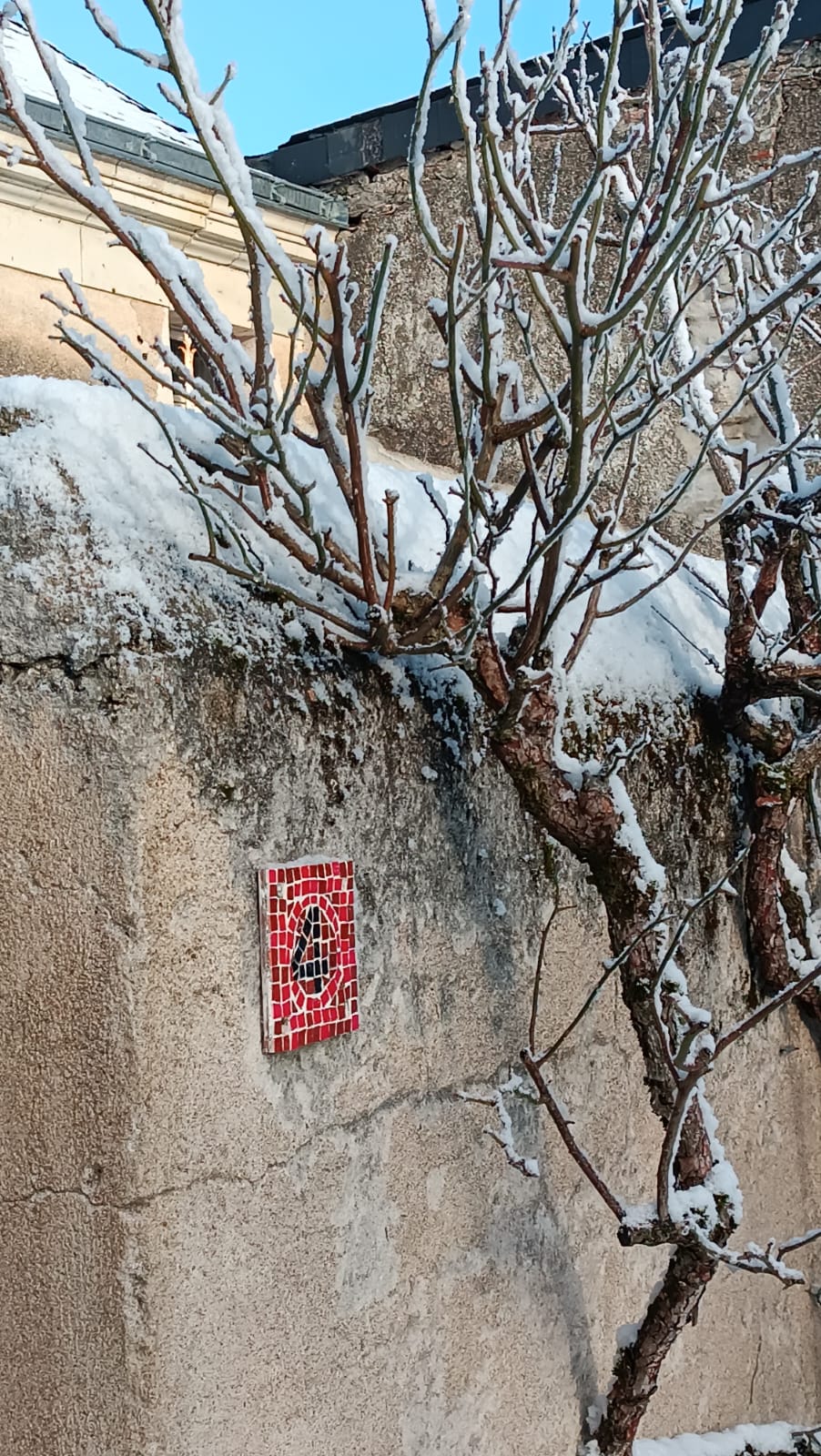 salle de classe pour les cours de FLE au 4PAIMPARé avec équipements : video projecteur, bibliothèque, machine à café