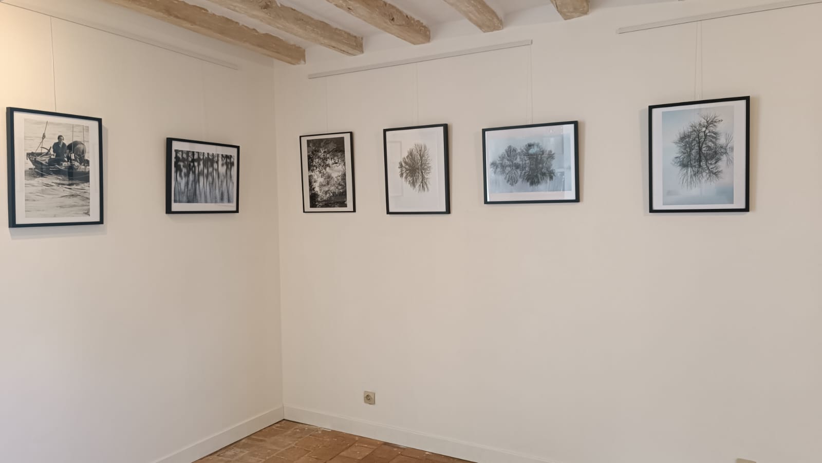 salle de classe pour les cours de FLE au 4PAIMPARé avec équipements : video projecteur, bibliothèque, machine à café