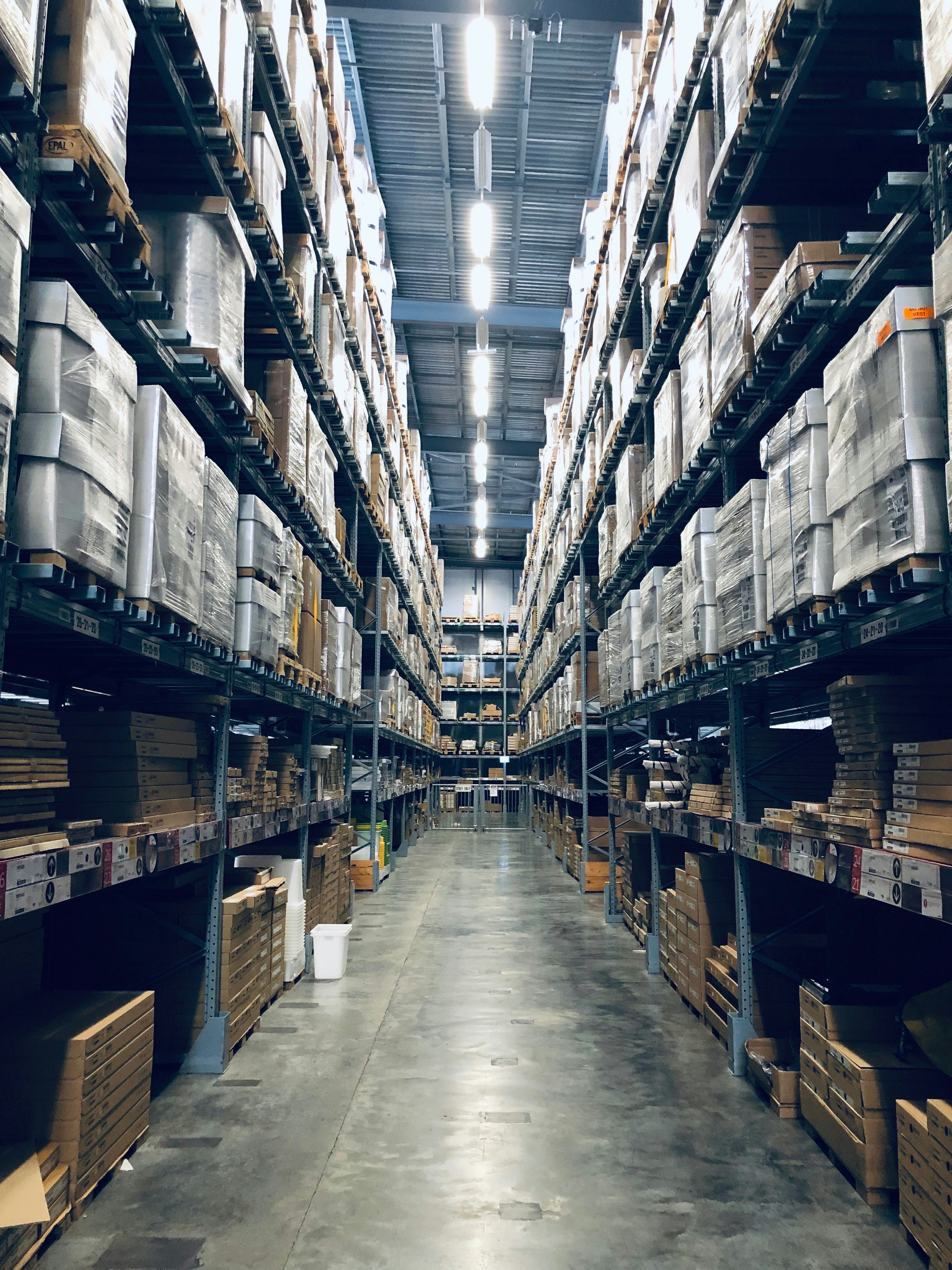 Cloud WMS for US Distribution Centers: Why On-Premise Is Losing Ground in 2026