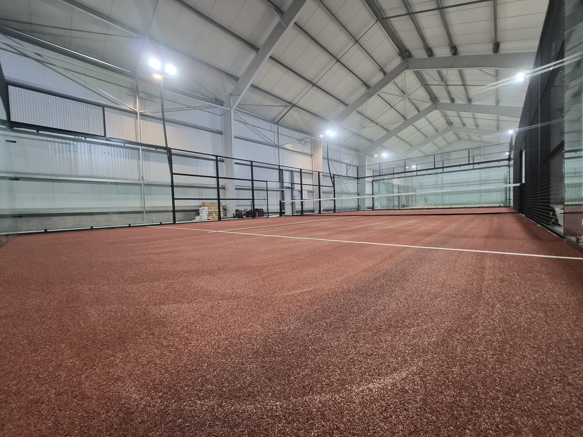 terrain de padel indoor Playground Angers installé par EPS Concept