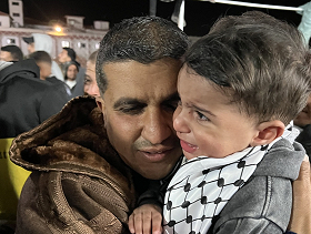 46 فلسطينيًا يعودون إلى غزة عبر معبر رفح ويلتقون بعائلاتهم