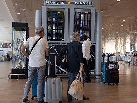 دول عديدة تجلي دبلوماسييها وتطلب من مواطنيها تجنب السفر لإسرائيل وإيران