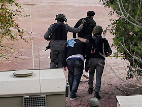 عشرات المعتقلين بالضفة بينهم 17 امرأة ومستوطنون يهاجمون بلدات فلسطينية