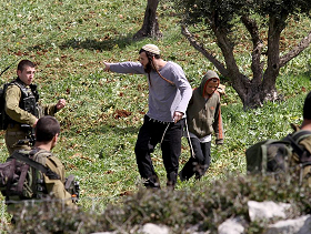 هجمات إرهابية للمستوطنين في الضفة وإصابات برصاص الاحتلال