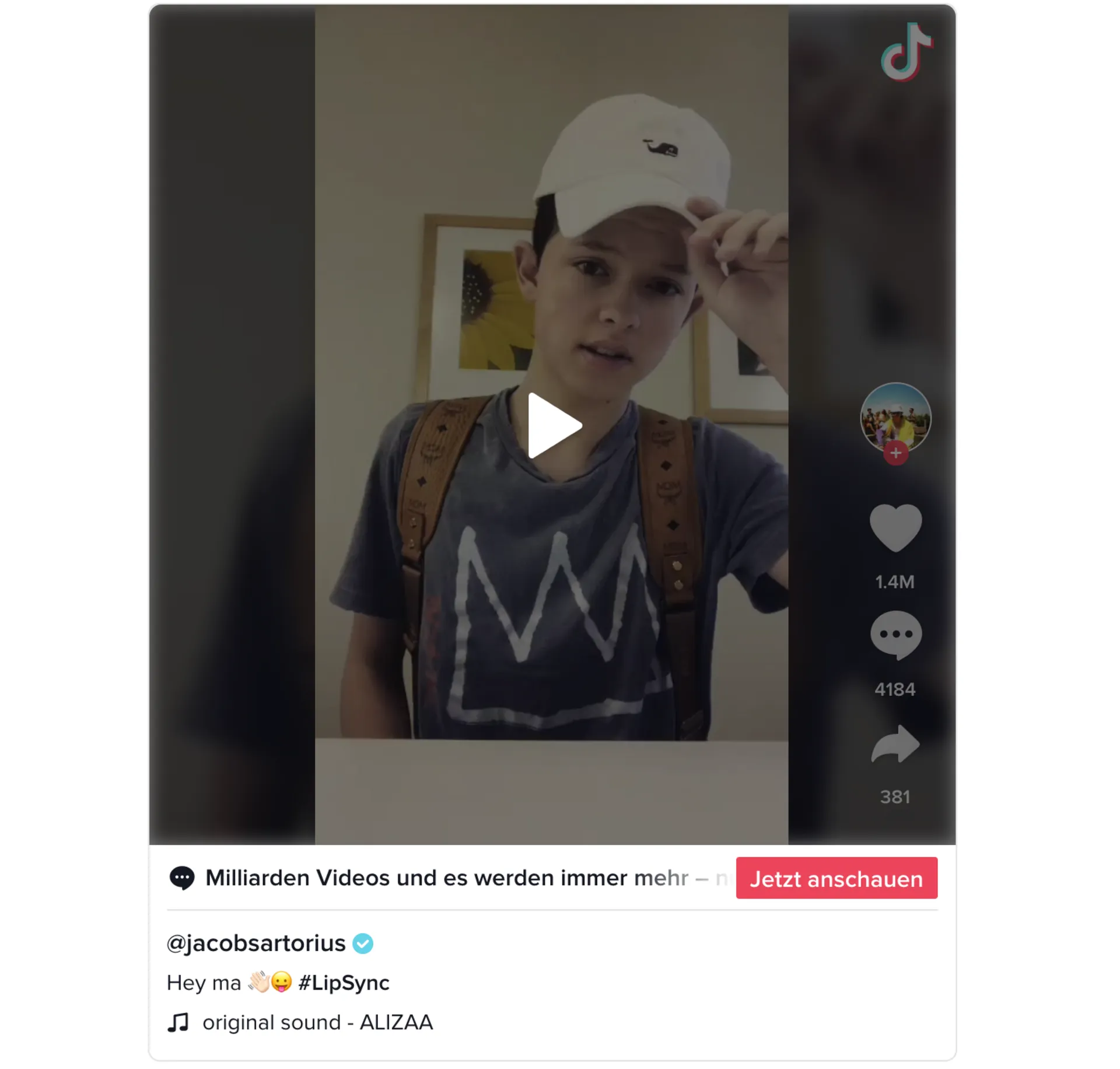 TikTok-Lip-Sync-Video von @jacobsartorius: junger Mann mit weisser Mütze und Rucksack bewegt die Lippen zu einem Song