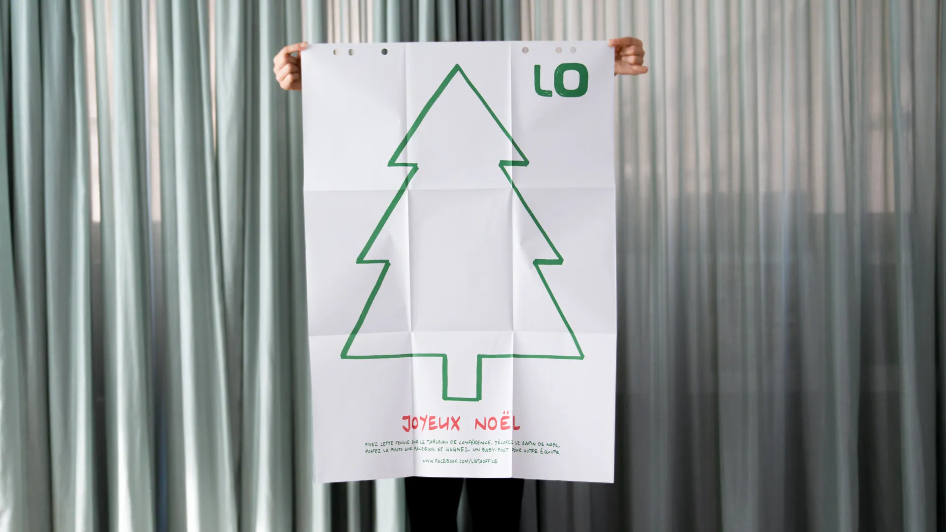 Weihnachtsposter von Lista Office LO mit grün gezeichnetem Tannenbaum zum Dekorieren und dem Schriftzug «Joyeux Noël»
