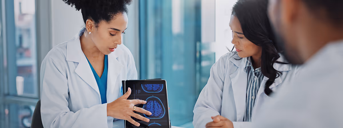 Slimme zorg begint bij mensen, of hoe AI de werkvloer versterkt