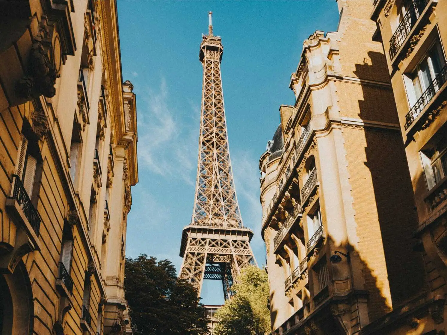 Eiffel Tower to show Paris as a relocation destination, requiring a long-stay VISA