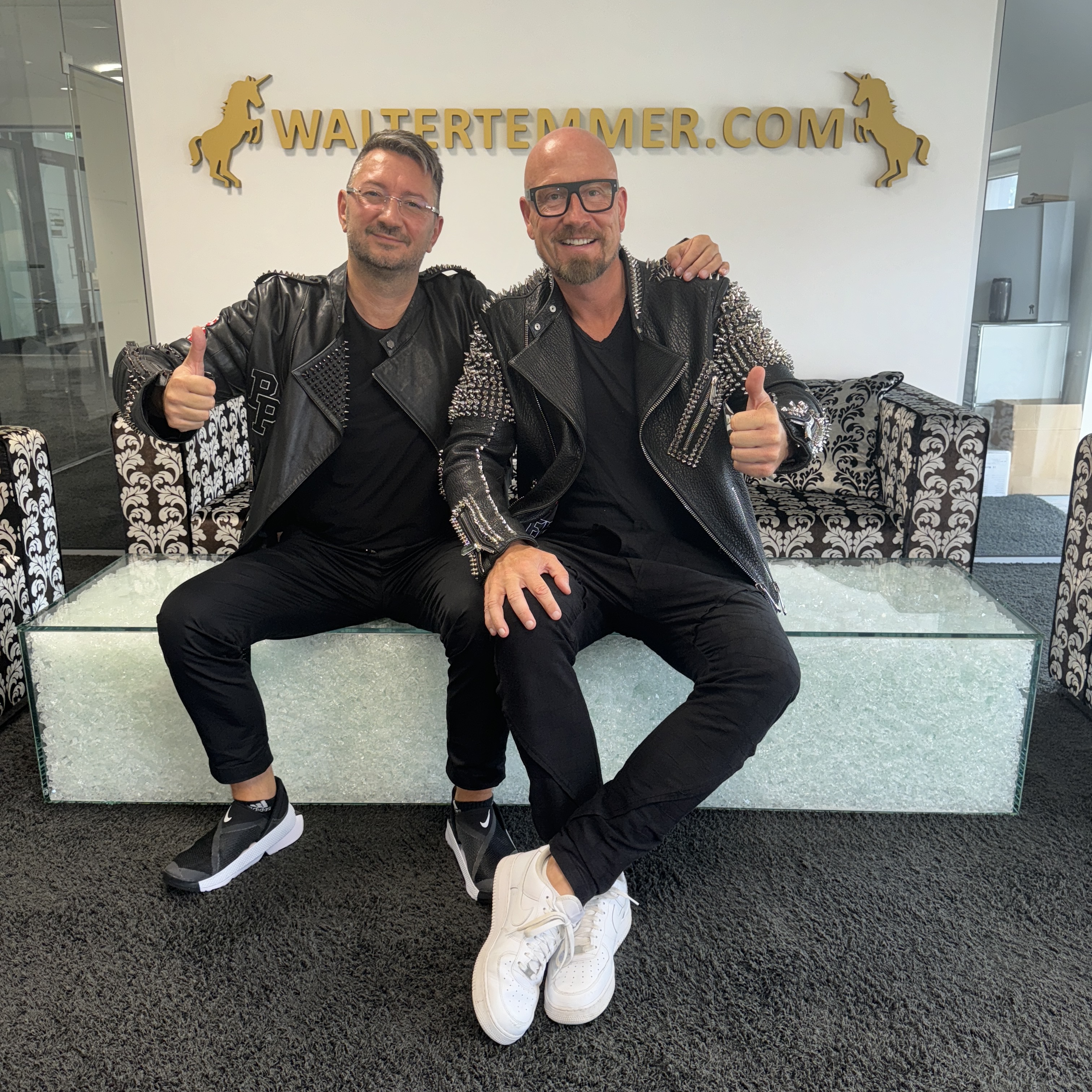 Walter Temmer und Helmut Steiner sitzen im Büro