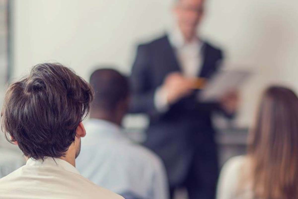 Datenschutz in der Schule: So gehen Sie mit Unterrichtsmaterialien & personenbezogenen Daten richtig um
