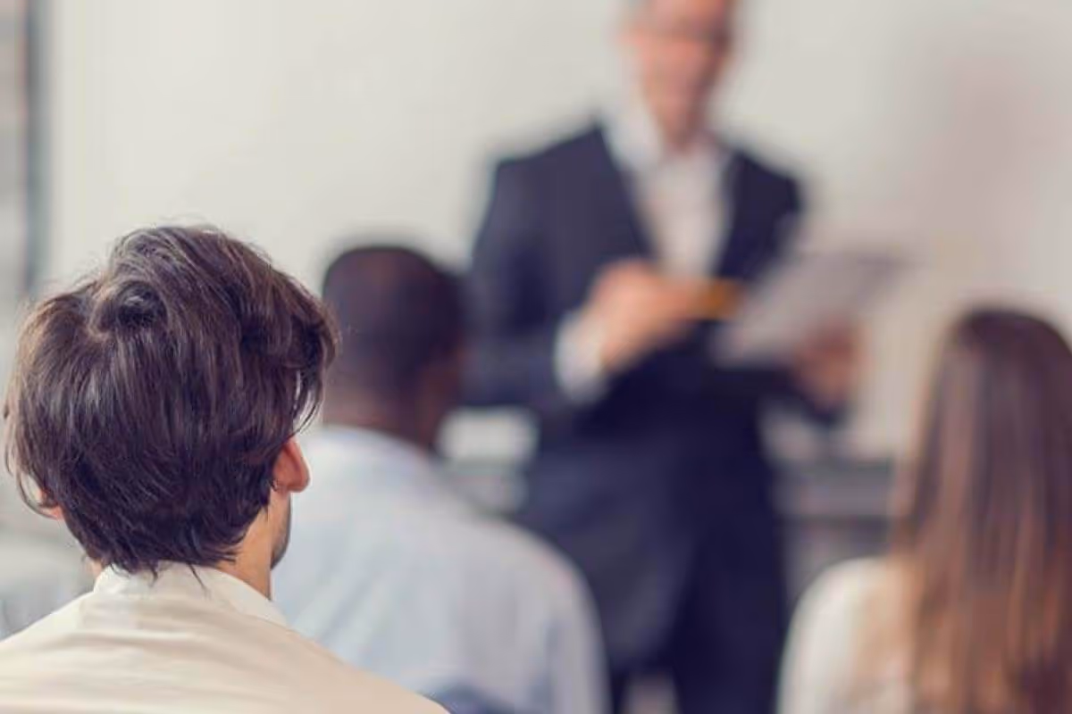 Datenschutz in der Schule: So gehen Sie mit Unterrichtsmaterialien & personenbezogenen Daten richtig um