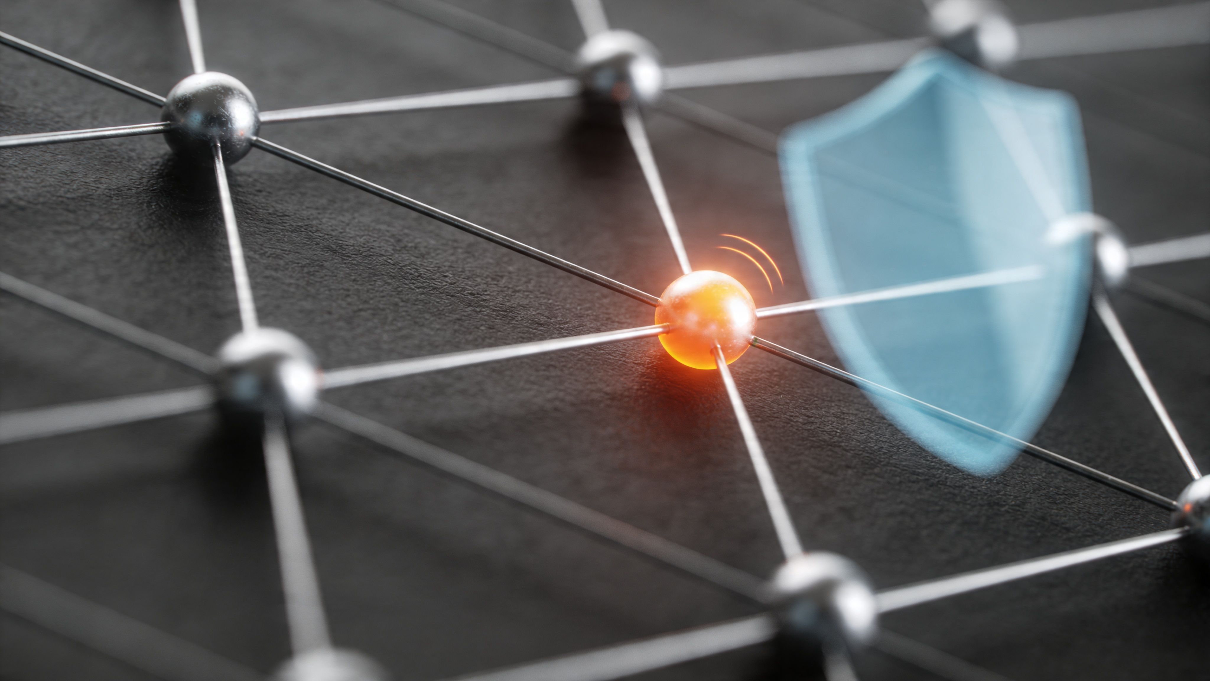 Eine leuchtende orangefarbene Kugel in einem digitalen Netzwerk, geschützt durch ein transparentes blaues Schutzschild-Symbol.