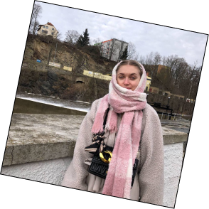 Я пройшла тернистий шлях і в загальній кількості у мене було 8 робіт до приходу в товарний бізнес. Я зводила кінці з кінцями, економила і продовжувала працювати, шукала те, що буде приносити задоволення і реалізувати мої забаганки, повністю покриє мої витрати і залишиться відкласти в скарбничку.