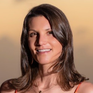 Laura Cunningham (Ava)