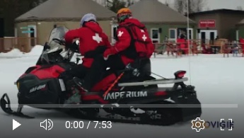 Preview de la vidéo de sauveteurs en montage sur une moto neige.