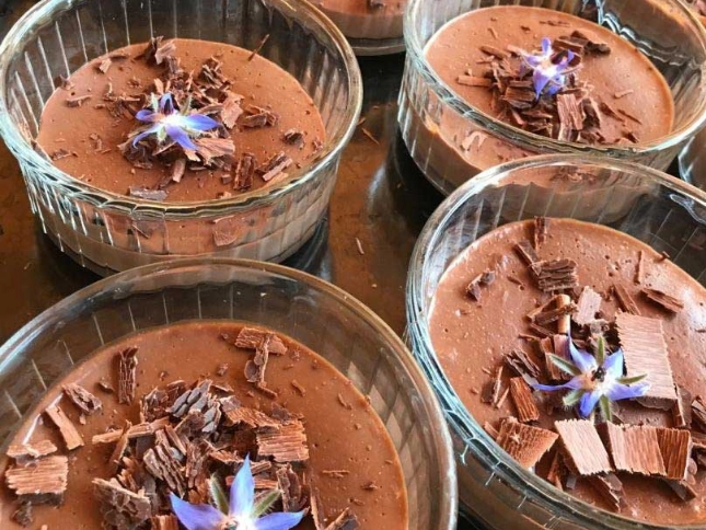 Mousses au chocolat en dessert pour   les participants à une formation Permaterra.