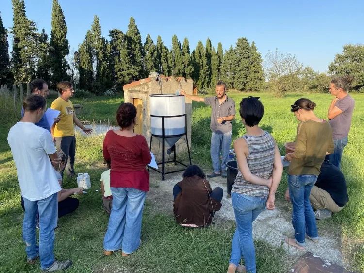 Photo de la formation pratique microbiologie des sols.