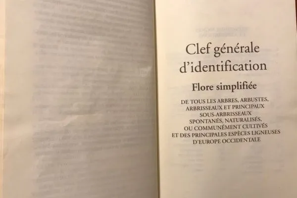Première page du livre sur les clés générale d'identification, flore simplifiée.