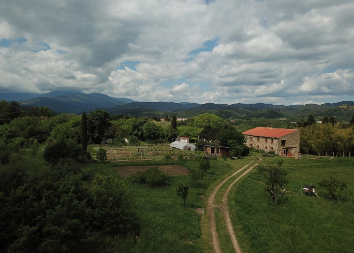 Vue aérienne du Mas Alavall rénové.