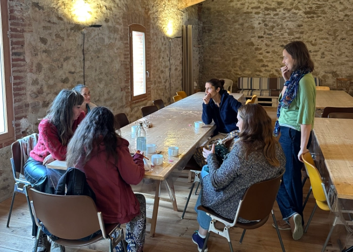 Réfectoire / espace détente pour les participants au formation ou bénévoles à la ferme.