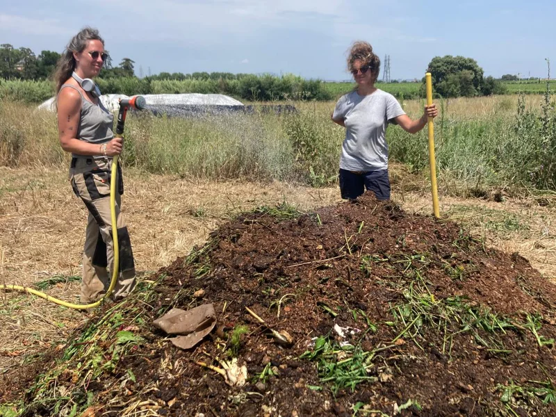 Compost à la ferme florale.