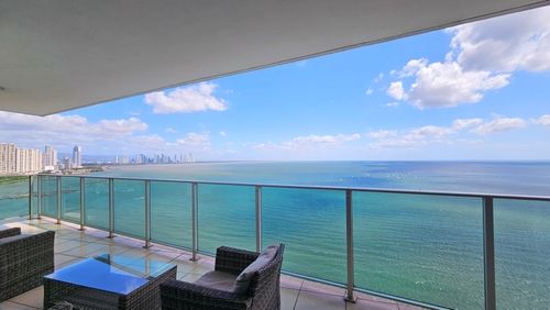 HOR - Balcón y vista