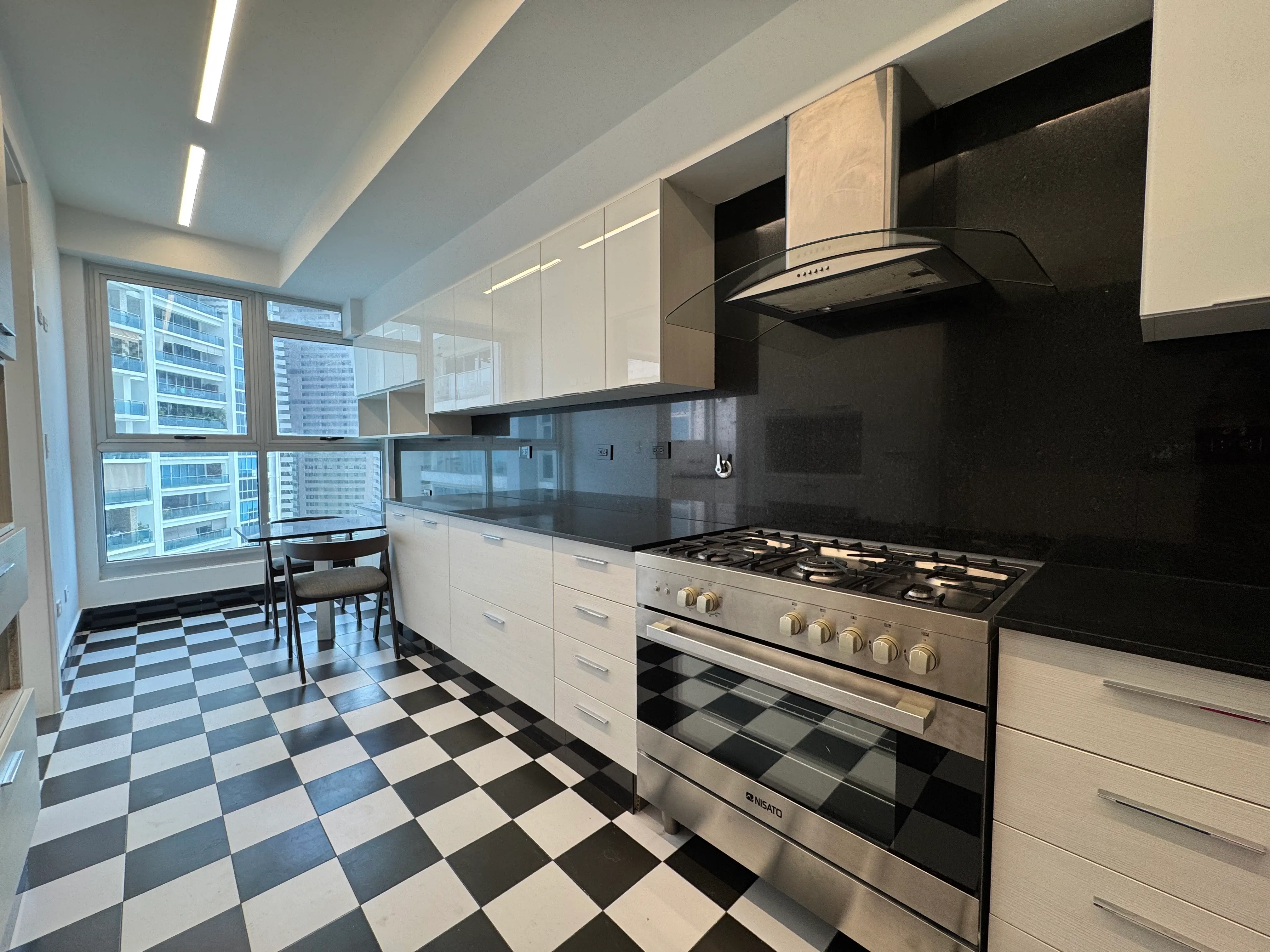 Private Floor Remodeled Apartment 