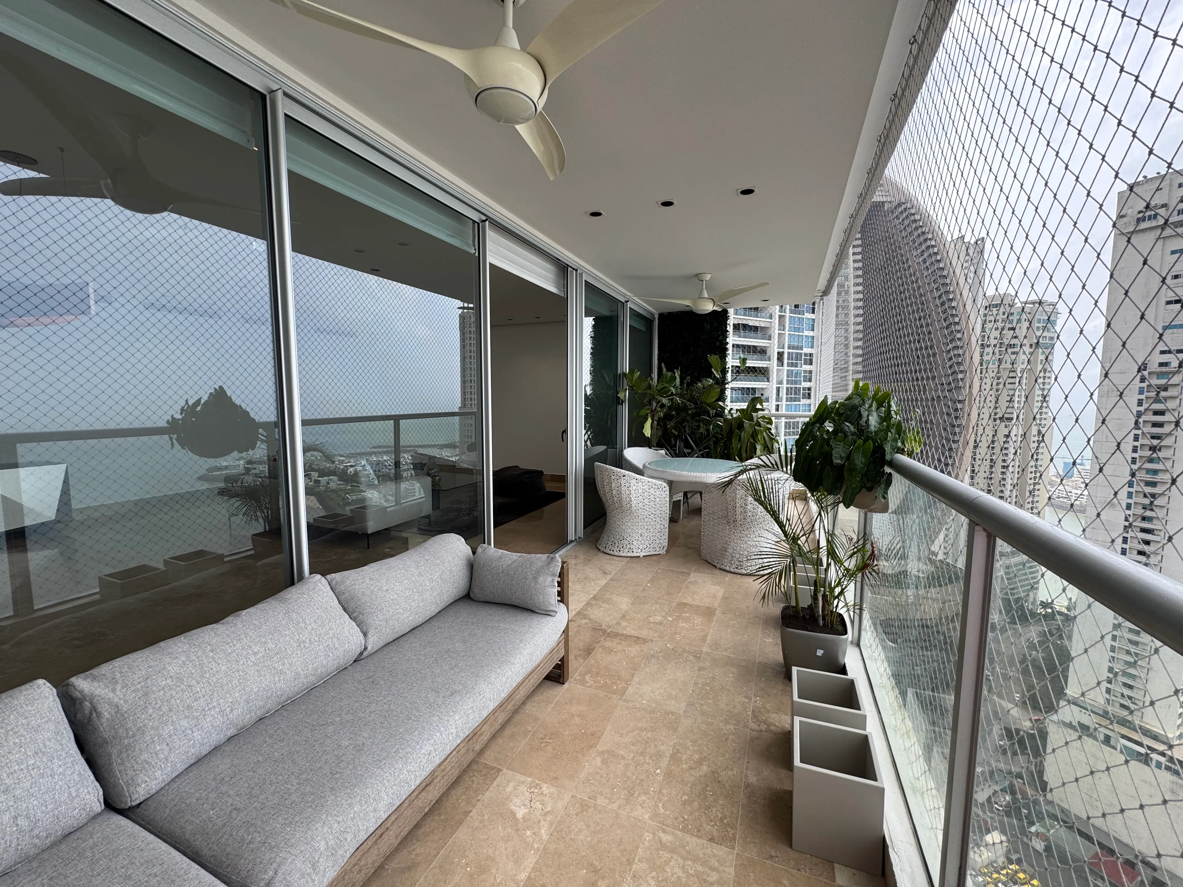 Private Floor Remodeled Apartment 