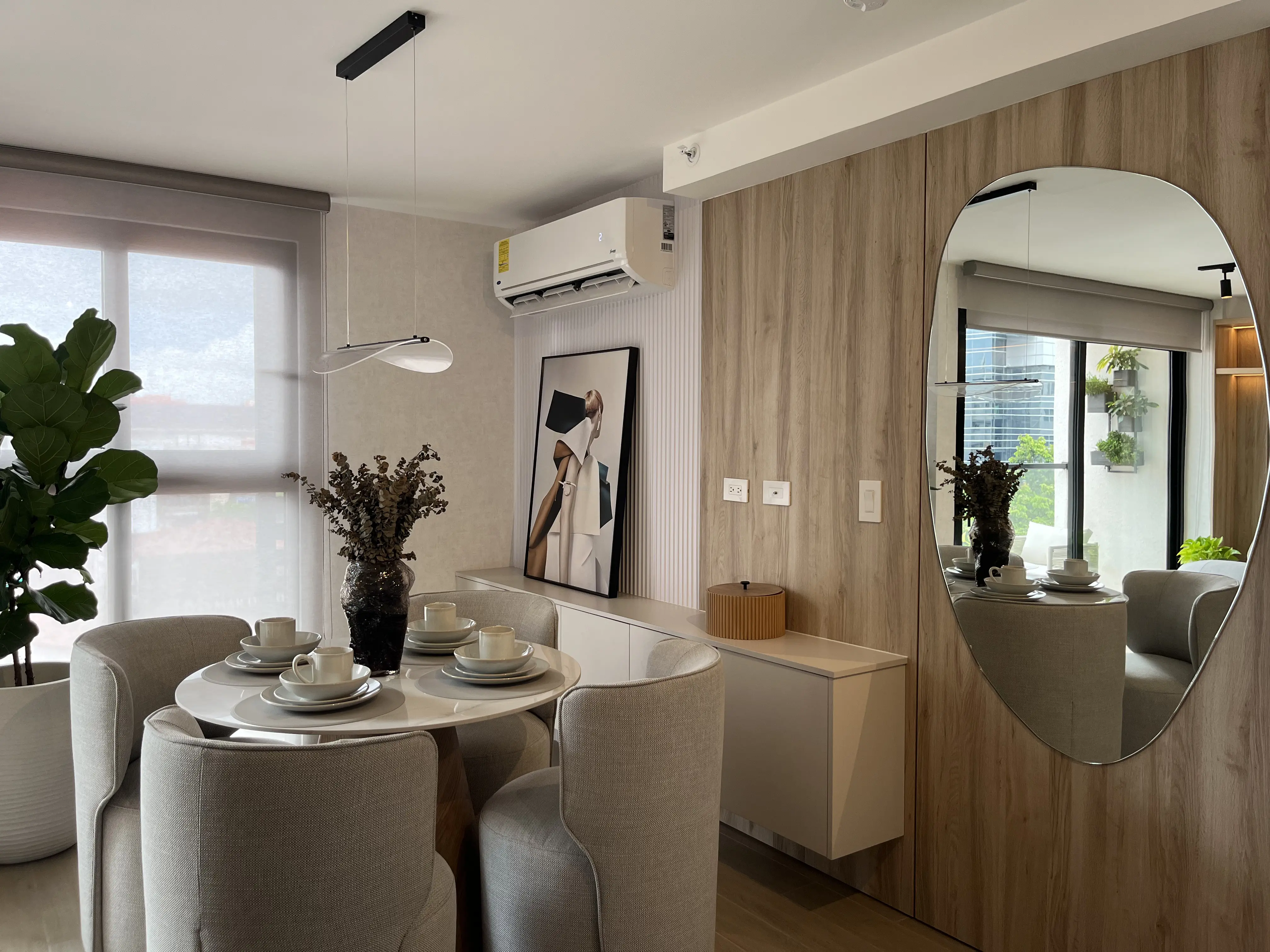 Residences Steps from the Cinta Costera