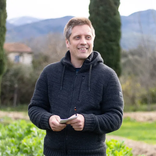 Photo de Charles Cosneau-Taddei, Formateur potager permaculture chez Permaterra Formation.