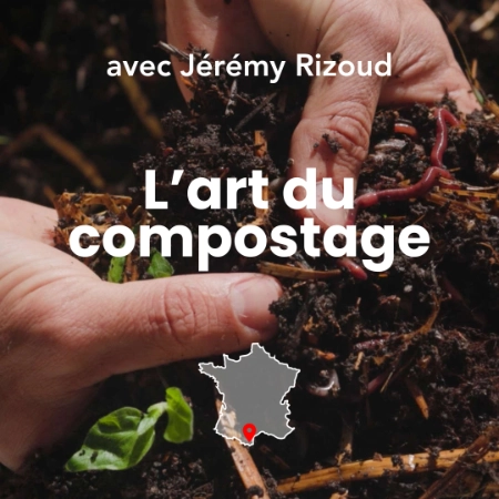 Photo de mains dans le compost pour illustrer la formation l'art du compostage.