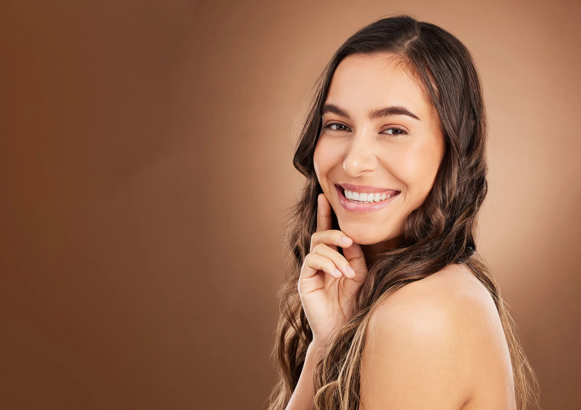 Nariz caída: por qué ocurre y cómo corregirla con rinoplastia ultrasónica