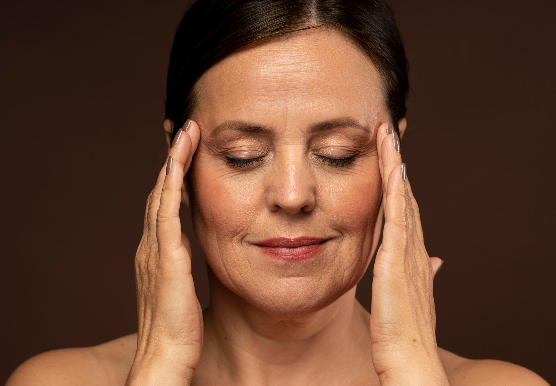 ¿Temes un resultado artificial? Así es el lifting facial moderno que respeta tu expresión