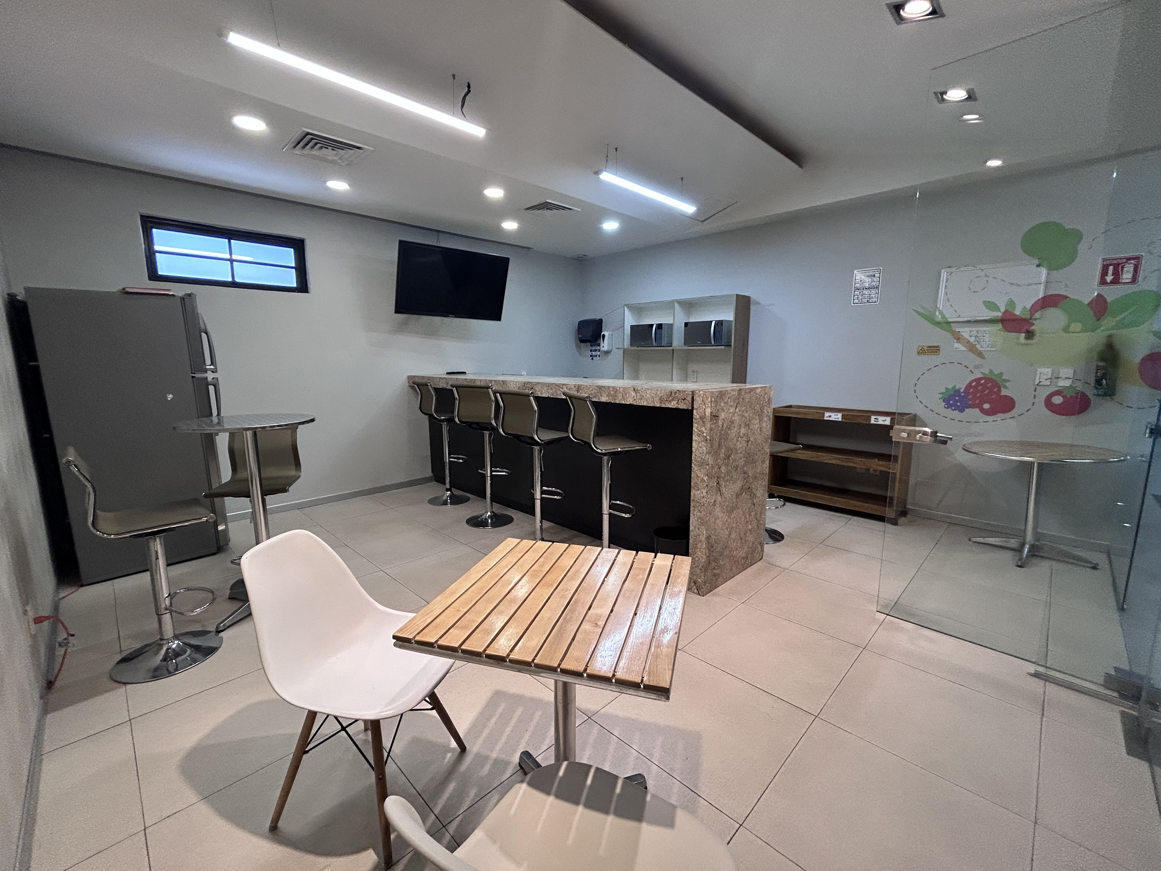 Personas trabajando en coworking en Tlalnepantla en espacios profesionales