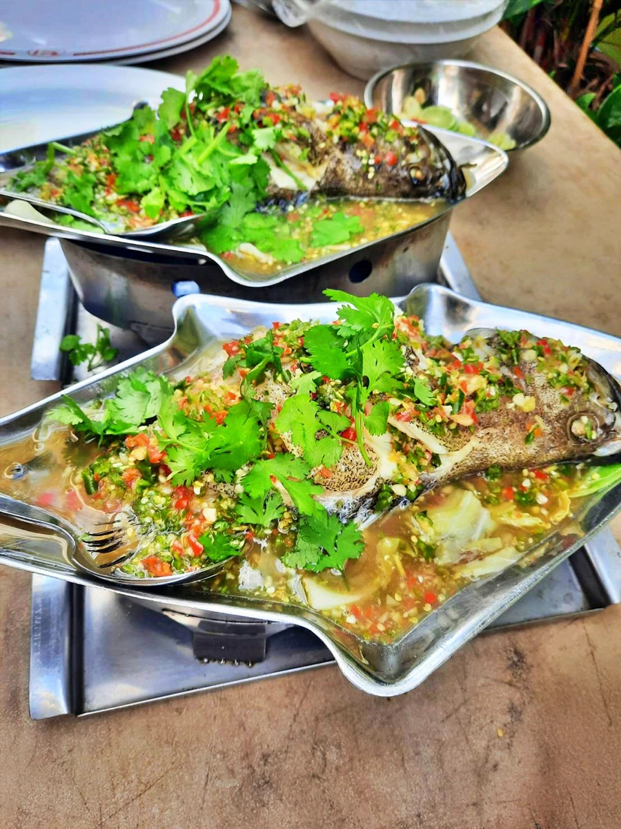 เมนูโต๊ะจีน ปลากระพงนึ่งมะนาว